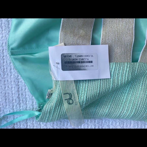 Backless Mint and Gold Dress with Pockets - Picture 6 of 6